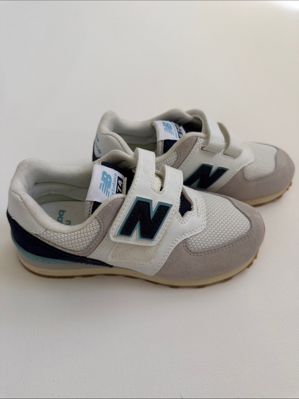 New Balance Kids Velcro Sneakers in White, Gray and Navy Sz 13.5 BRAND NEW